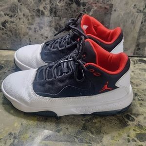 Jordan Max Aura 2 (GS)  White/Gym Red-Black Youth shoes CN8094-100 Sz. 5Y.